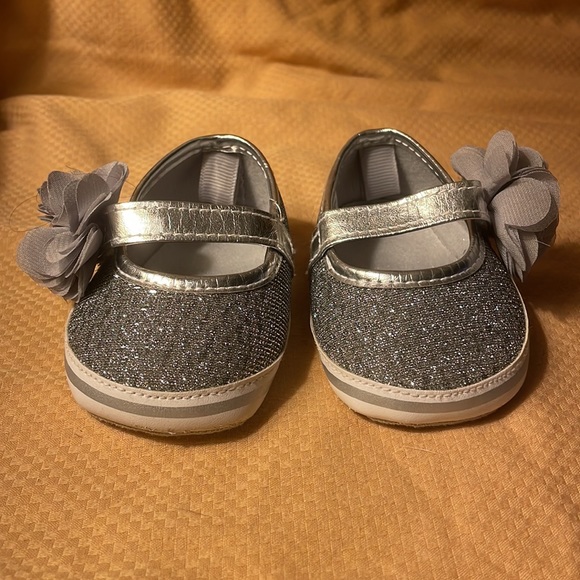 Girls/toddler Sliver glittery Stepping stones shoes w/velcro sz 6-9 - Picture 4 of 6